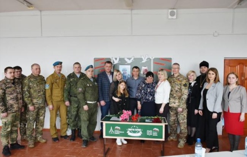 Парта Героя открыта в Тростновской средней школе.